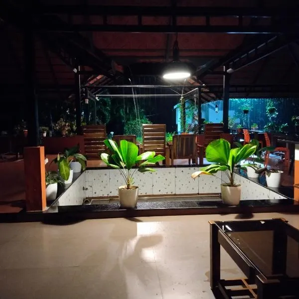 Nature Valley Homestay Near Annapoorneshwari Temple、Kalasaのホテル