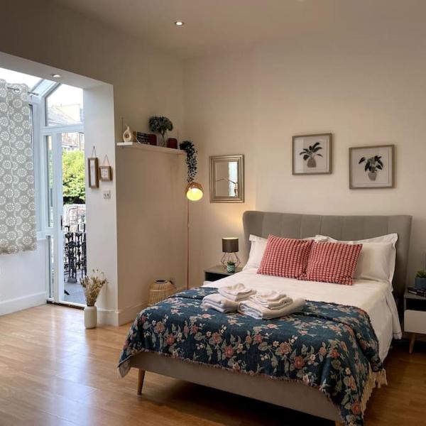 Cute&Cozy Studio Apt in Barons Court, London