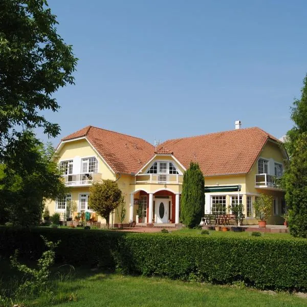 Villa Hedi, hotel en Dunakiliti