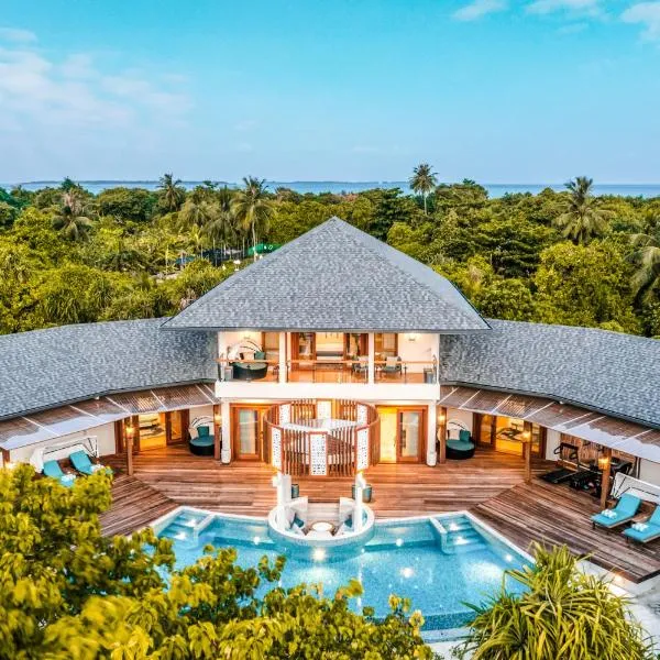 Hideaway Beach Resort & Spa, FREE SHARED CHARTER FLIGHT for two on stays of 7 or more nights from September 2025 until 23rd December 2026, hotel in Dhidhdhoo