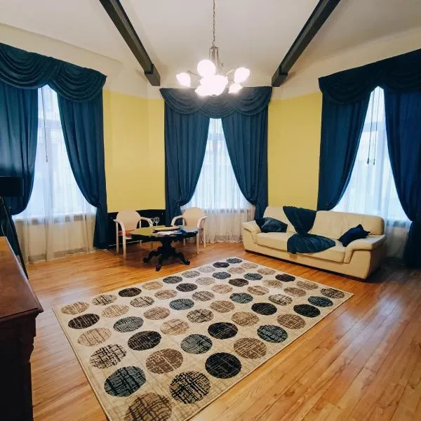 Riverside Old Town Spacious One Bedroom Apartment few steps from Dome square and Cathedral, ξενοδοχείο στη Ρίγα