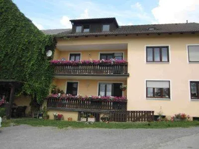 Ferien auf dem Bauernhof, hotel in Moosbach
