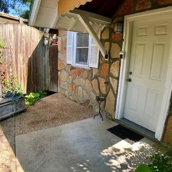 Tuscany Dream Rock Cottage/#8, hotel v destinaci Eureka Springs