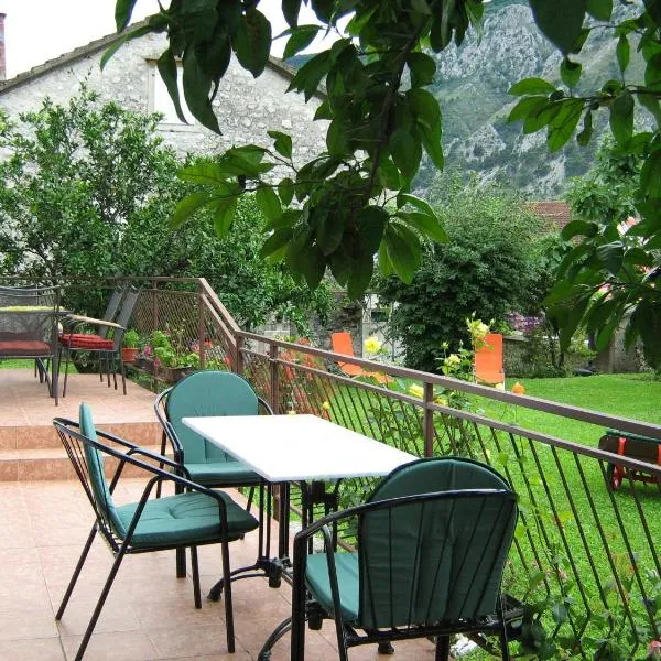 Rooms & Apartments Vukasović, hotel v destinaci Kotor