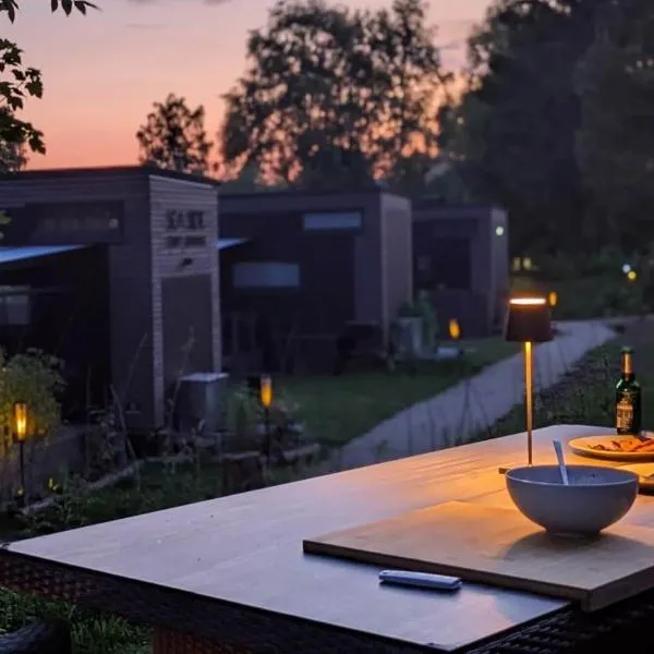 Tiny House Ithblick direkt am See, מלון בSalzhemmendorf