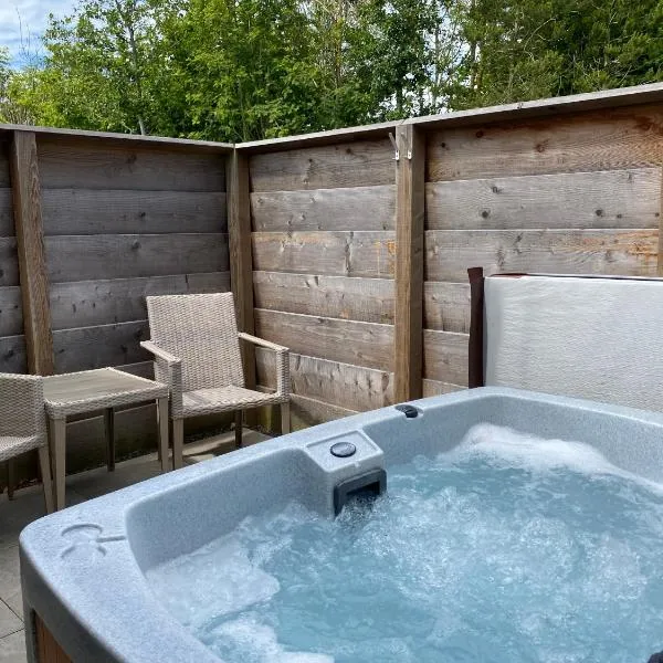 Fox Lodge with Hot Tub, hotel en Cupar