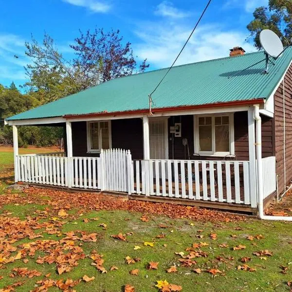 May Queen Forest Cottage Manjimup, хотел в Balbarrup