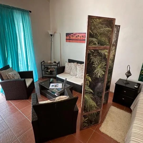 Charming 1-Bed Studio in Simpson Bay - Beacon Hill, hôtel à Simpson Bay