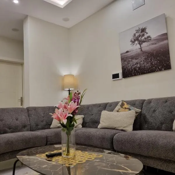شقة فخمة غرفتين وصالة متكاملة قرب لافاندا بارك, hotell sihtkohas Abhā