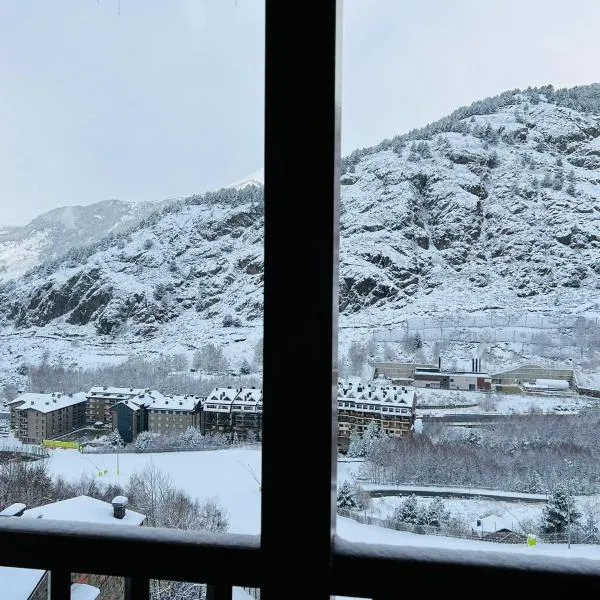 A un paso de Grandvalira I Refugio Amplio y Sereno I Solanelles, hotel in Soldeu