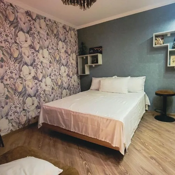 City Center Van Gogh Suite, hotel in Tbilisi City