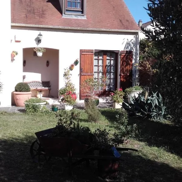 Gites Les Roses, hotel in Herblay