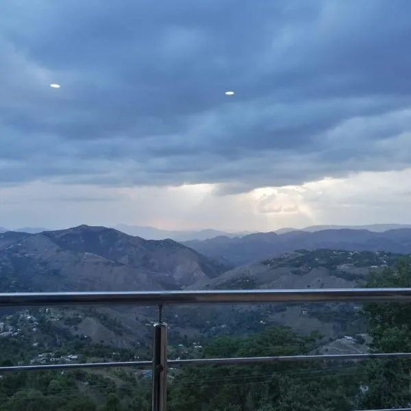 Navid's Holiday Resort and Hotel, Murree、Ghora Galiのホテル