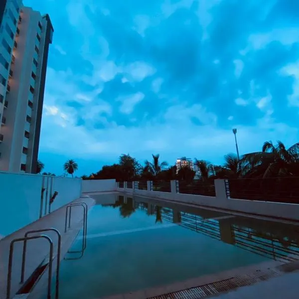 Palm Suite With Sky Terrace on 11th floor Fortune Serenity、ラージコートのホテル