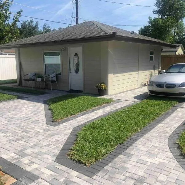 Roy's guest house, hotel in Orlando