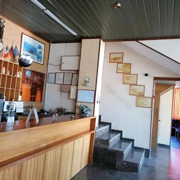 HOTEL ALEXANDROS, hotel a Loutraki