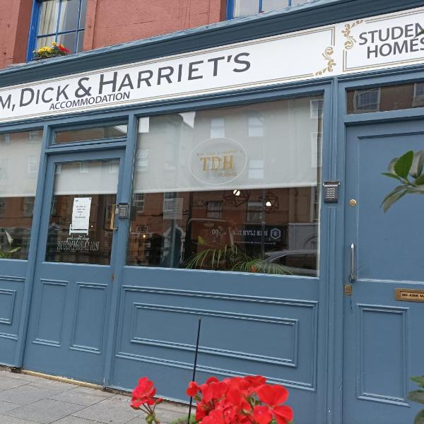 Tom Dick and Harriet's Accommodation, Dublino