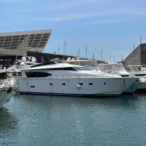 YACHT 20Metros, hotel in Barcelona