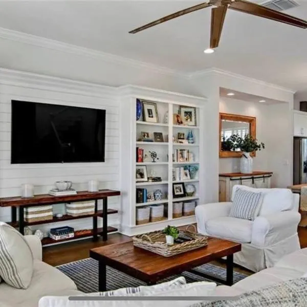 Luxurious Modern Townhouse right across beach!! Table Tennis, hotell St. Pete Beachis