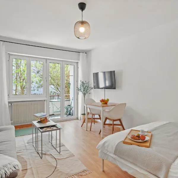 Close to Lake & Balcony 1 BDR Wollishofen Self Check In, hotel v Curychu