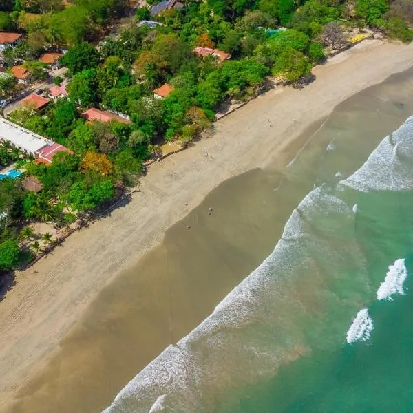 The Coast Beachfront Hotel, hotel in Tamarindo