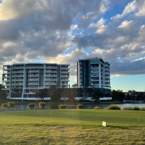 Signature Waterfront Apartments, hotel in Gold Coast