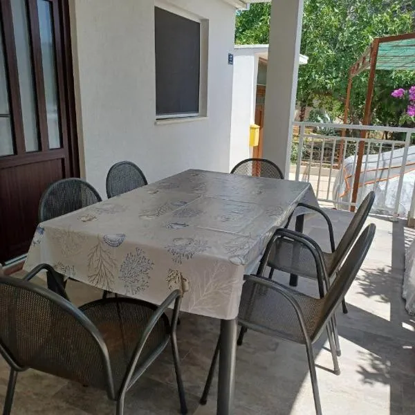 Studio Apartment Nikola, hotel in Janjina
