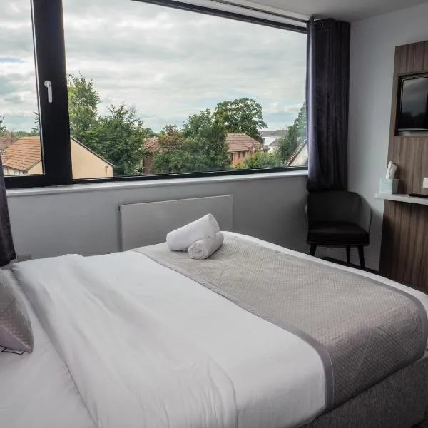 Sky Nights Hotel London Heathrow, hotel di Hillingdon