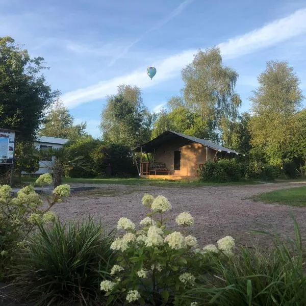 Glampingtent - Camping Botniahiem - Damwoude-dichtbij Dokkum, hotel in Dantumawoude