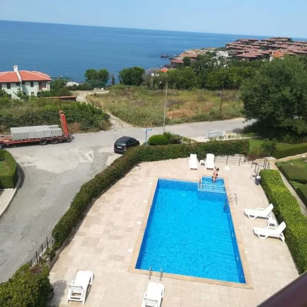 Апартамент в комплекс Зора 9A、ソゾポルのホテル