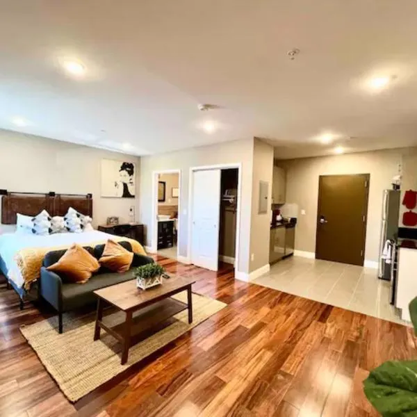402 Stylish luxe Apt at center city self check-in, hotel in Philadelphia