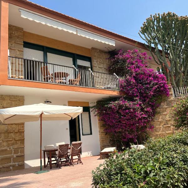 Appartamentino con veranda in Villa fronte mare