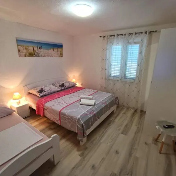 Guesthouse Eljuga Family, hotel in Stari Grad