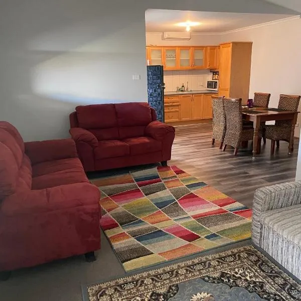 Central Shenton unit Outside Dog Friendly, near hospital, hôtel à Geraldton