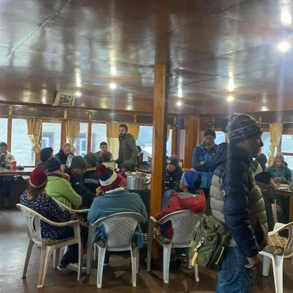 Sherpa Lodge, hotel in Lobujya