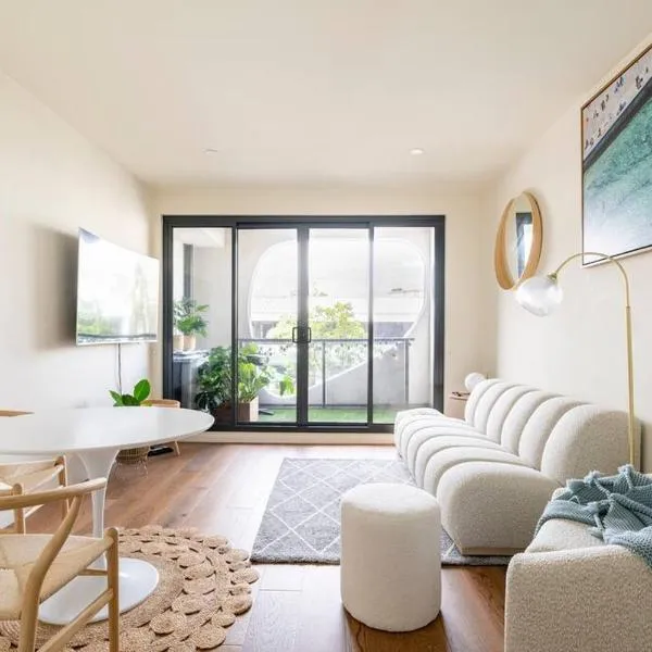 Beachside flat with free parking, hotel a Melbourne