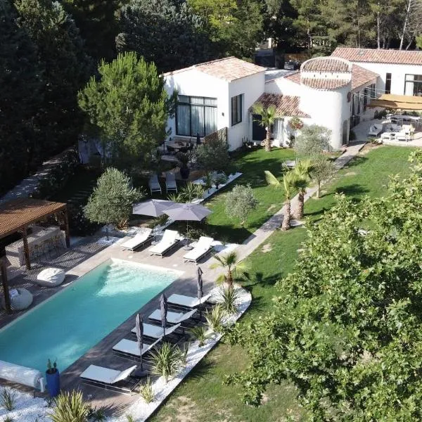 LES LODGES TAIZEN, séjour SPA- sans enfants, hotel v destinaci Saint-Cannat