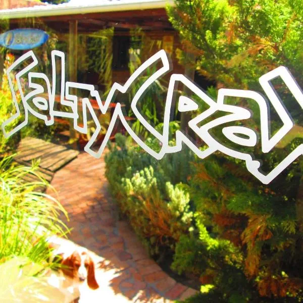 Saltycrax Backpackers and Surf Hostel, hotel in Bloubergstrand