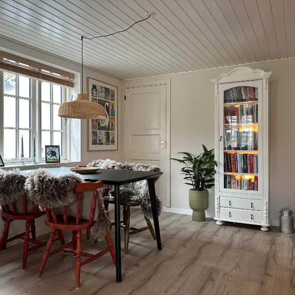 Charmerende stue lejlighed i centrum, Hotel in Ringkøbing