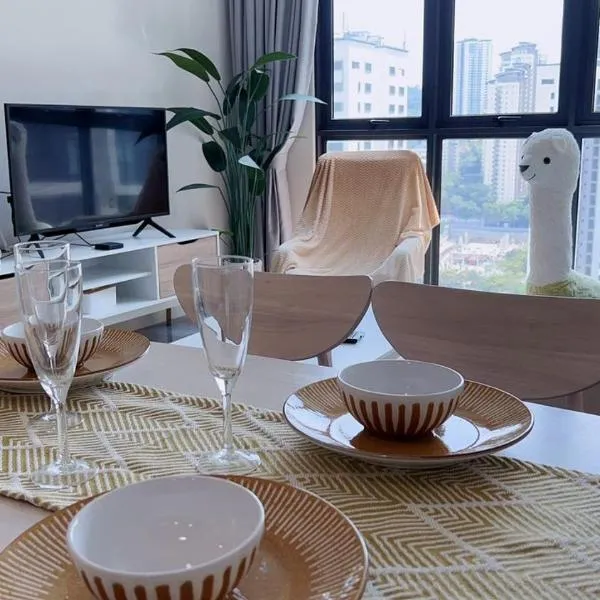 TheOoak suite 4pax cozy home stay @mont kiara, hotel in Kuala Lumpur