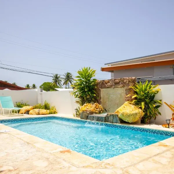 R&V Combate Beach House 1 with Pool, hotel v destinaci Cabo Rojo
