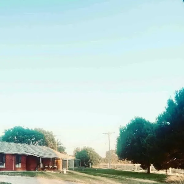 Wings Field - relaxing family farm stay, hotel v destinaci Tocumwal