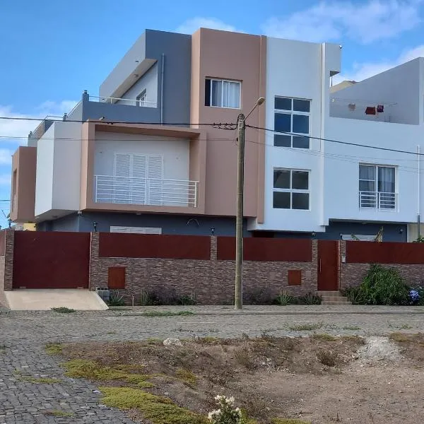Nifa House, hotel in Espargos