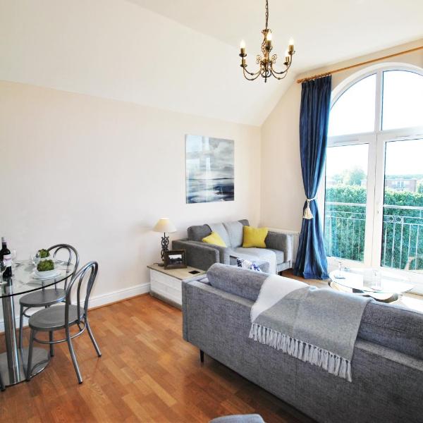 9 Lord Raglan House Windsor 2BR, Windsor