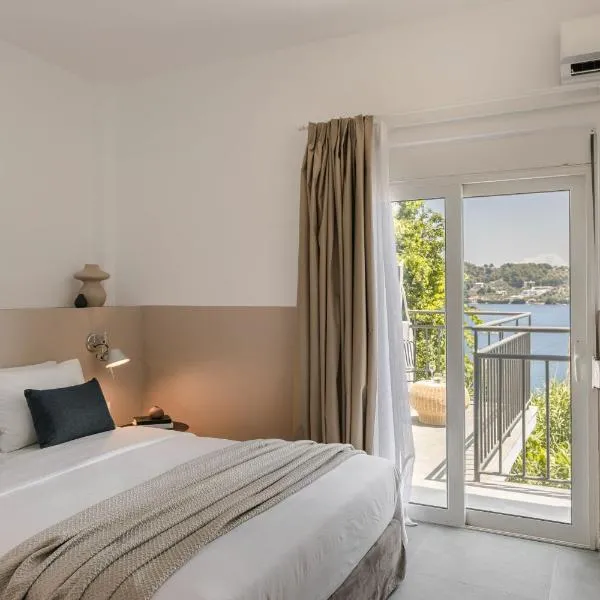 The Rock Suites, hotel en Skíathos