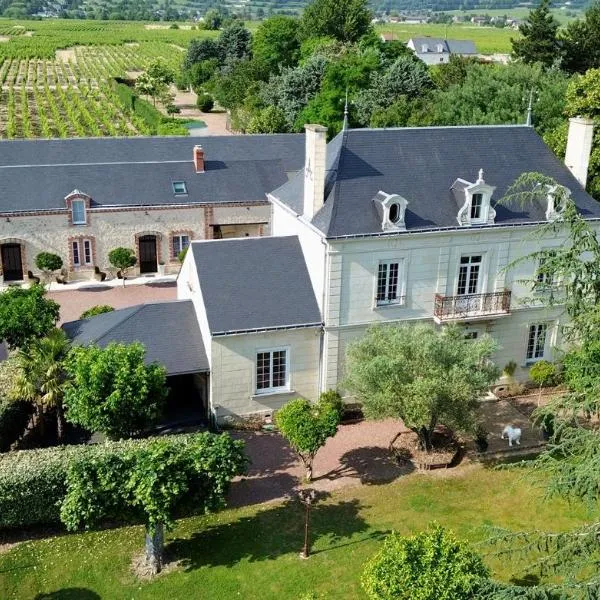 Cave Auger La Maison d'Hôtes, hôtel à Restigné