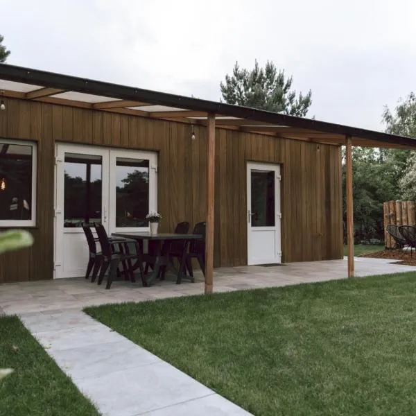 Imagine Tiny House 325 op Camping GT te Balen, hotel in Balen