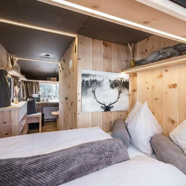 Mountain Caravan - Zirben Nestl, hotel in Nova Ponente