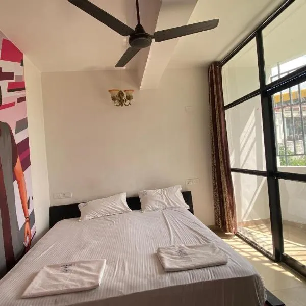 C SUITES - Royal Homes II Short & Long Stays，位于班加罗尔的酒店