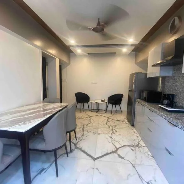 Bandra’s Prime luxurious 2 BHK, hotel v Bombaji